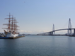 海王丸と橋