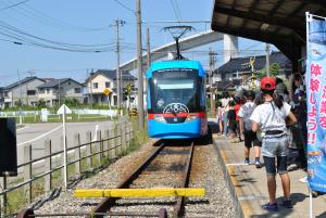 越ノ潟駅から万葉線に乗車