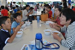 昼食の様子