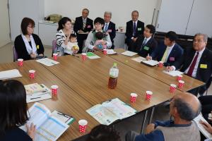 議会報告会第２部（意見交換）写真その１