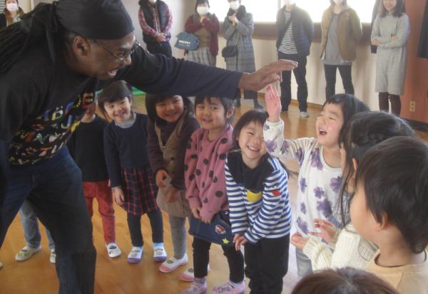 エリックさんとハイタッチ