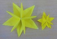 折り紙で折った星の写真