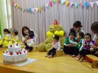 0歳児劇ごっこ「熊ちゃんのお誕生会」