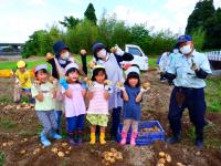 ５歳児と長寿会の方々