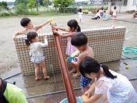 トイで水風船流し