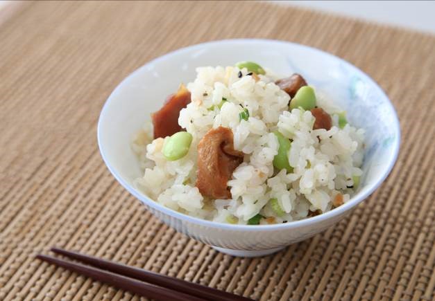 枝豆と焼き鳥のまぜご飯