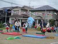 2歳児が親子競技をしている様子