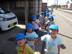 手とつないでお散歩に行ったよ（５歳児）