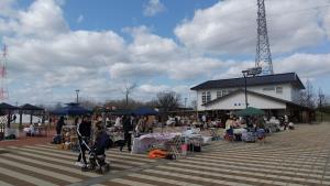 大島中央公園でのマルシェ開催の様子