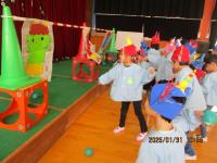 心の鬼を退治する子どもたち