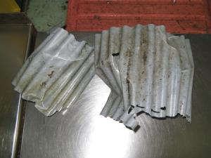 プラスチック製ではないトタン