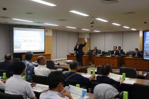 民病議会報告会の様子１