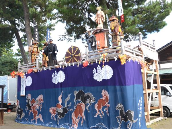 放生津八幡宮築山