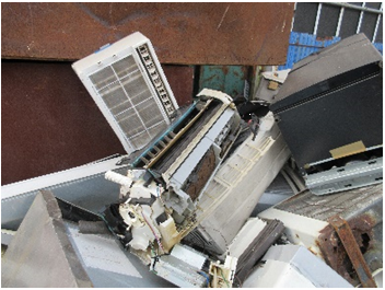 破損したエアコン