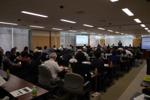 民病議会報告会の様子１