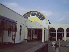 金山保育園の正面風景